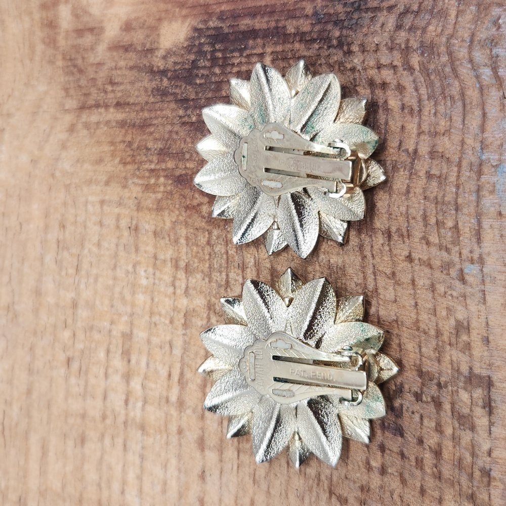 Vintage Sarah Coventry‎ Gold Tone Sunflower Brooch Earrings Set - Picture 8 of 9